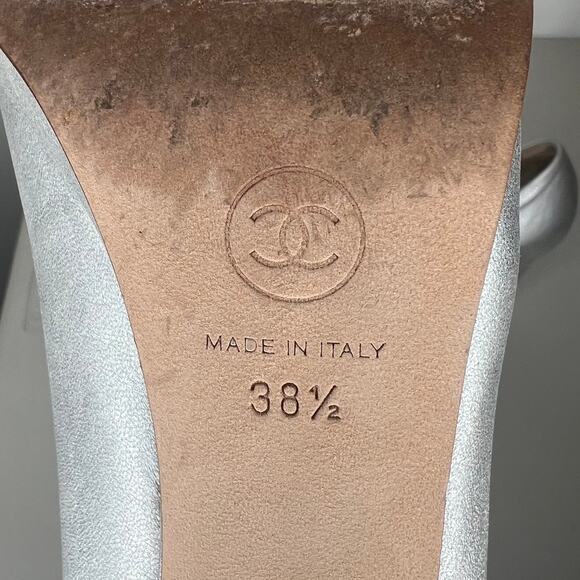 CHANEL Cap Toe Pump Size 38.5 - Picture 9 of 12